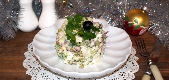 Салат Новогодний с куриной грудкой