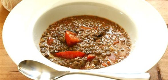 Тушеная чечевица с томатами и петрушкой по‑итальянски