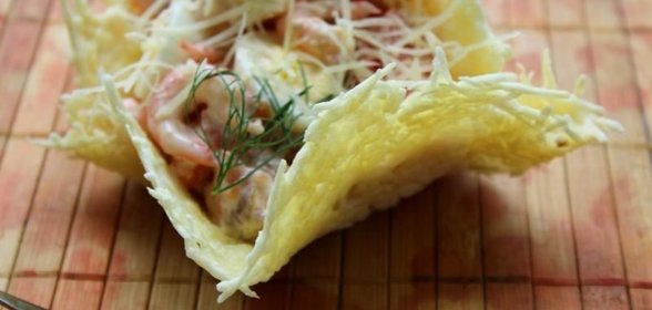 Салат Нептун в сырной корзиночке