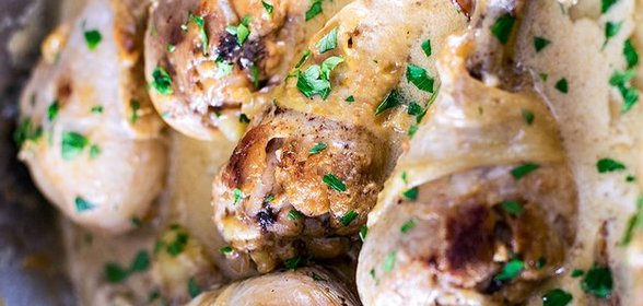 Куриные ножки в соусе из белого вина