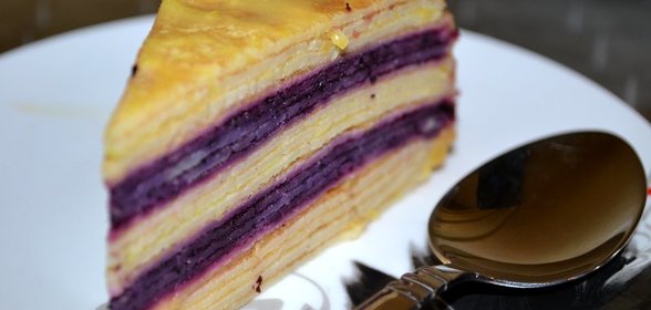 Блинный торт с лимонным курдом и черникой