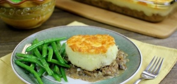 Картофельная запеканка с фаршем и грибами