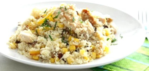 Салат из курицы с кускусом и овощами