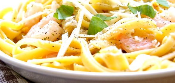 Феттучини с морским коктейлем