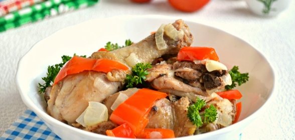 Курица тушеная со сладким болгарским перцем