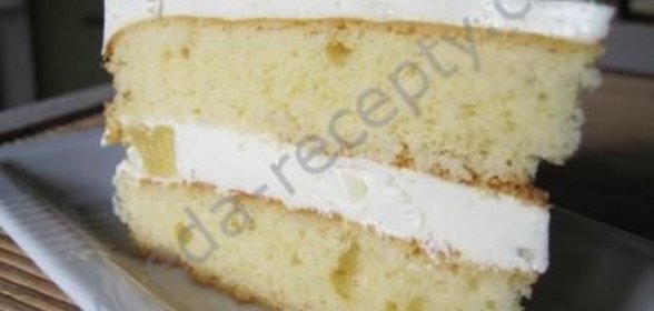 Торт со сметанным кремом и грецкими орехами