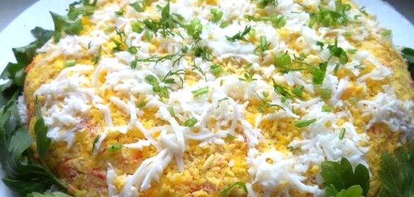 Салат куриный слоеный