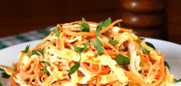 Салат с курицей и морковью