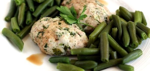 Паровые котлеты из индейки с зеленью