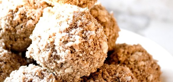 Пирожные с изюмом в шоколадной глазури