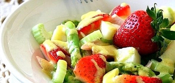 Салат из спаржи и курицы