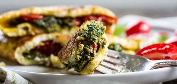 Омлет с соусом Песто