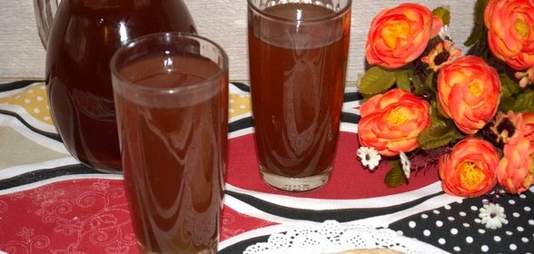 Компот из чернослива и яблок