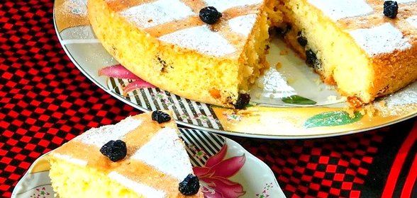 Смородиновый пирог с кусочками манго