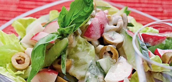 Салат с испанскими оливками