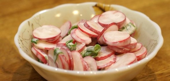 Салат из редиски со сметаной