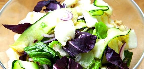 Салат с жареным халуми