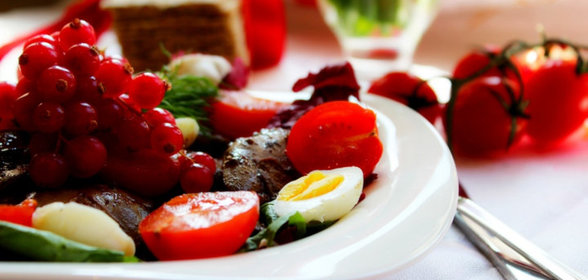 Теплый салат с куриной печенью