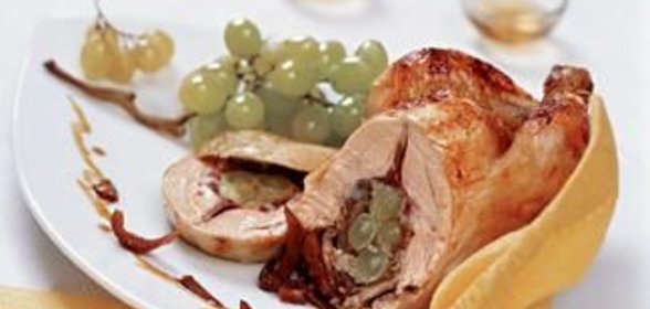 Цыпленок, фаршированный виноградом с белыми грибами