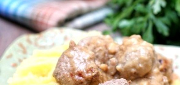 Шведские тефтели с соусом «Брюн Сос» (Brunsås)