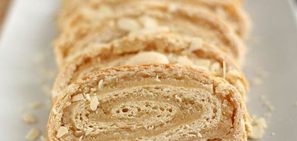 Рулет с марципаном