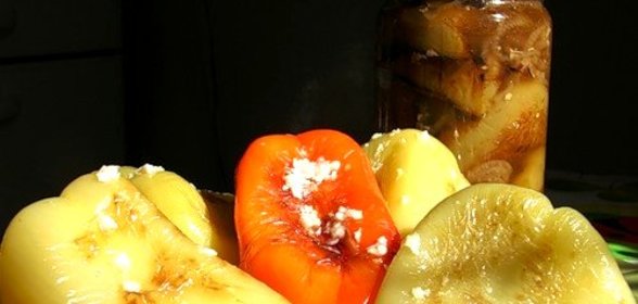 Перец жареный с чесноком