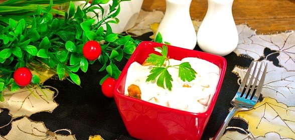 Кабачковое суфле с индейкой под грибным соусом