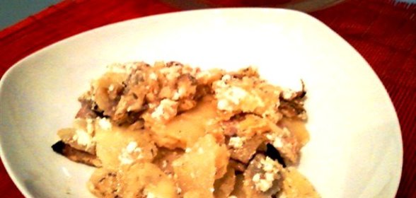 Запеченный топленый картофель с ветчиной и луком