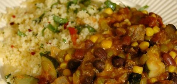 Салат из кус-кус, фасоли и кукурузы