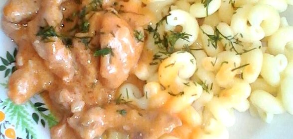 Гуляш свиной в сметанном соусе