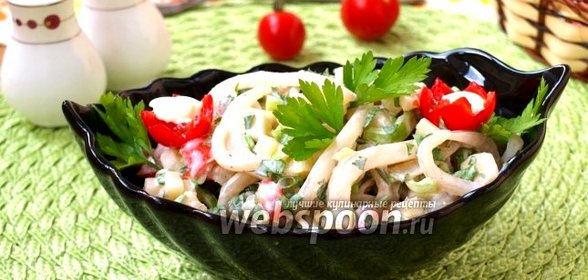 Салат из кальмаров со свежими овощами и картофелем