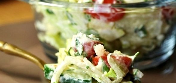 Салат из свежих овощей с сырно-горчичной заправкой