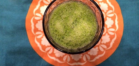 Зеленый смузи со шпинатом и грушами