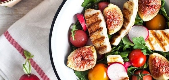 Салат с курицей и инжиром