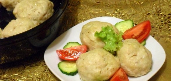 Паровые тефтели из курицы с пекинской капустой