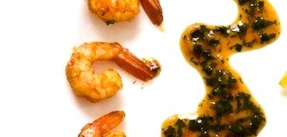 Креветочный коктейль с соусом из манго и базилика