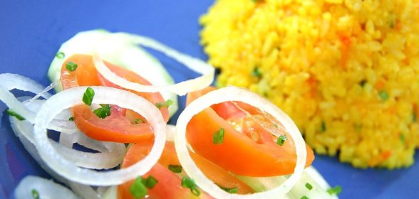 Салат из огурцов и лука