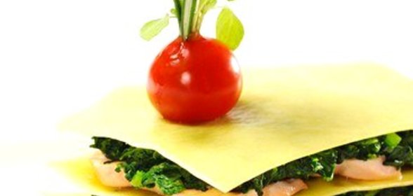 Лазанья из лосося, креветок и шпината