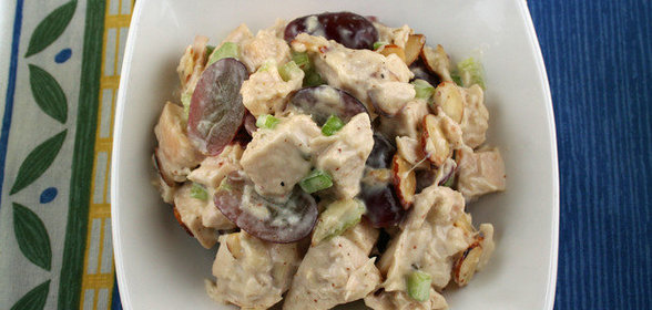 Салат с курицей и виноградом