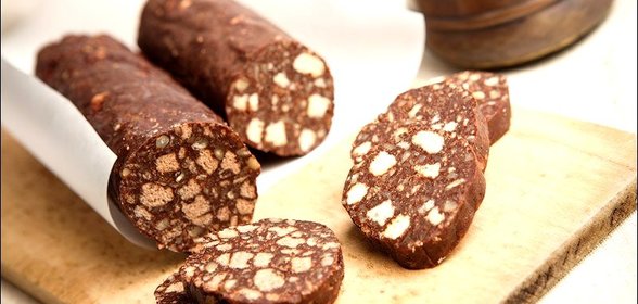 Шоколадно-ореховая колбаска с цукатами