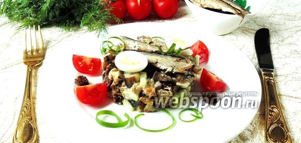 Салат со шпротами, сухариками и баклажанами
