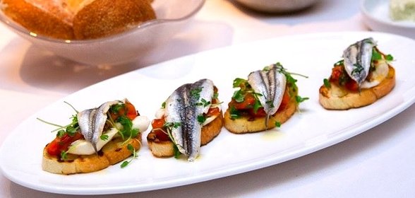 Брускетта с сельдью