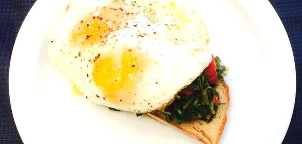 Утренняя яичница с черемшой