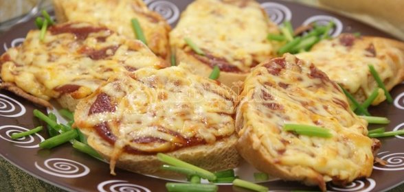 Салат из вареной моркови с зеленым горошком