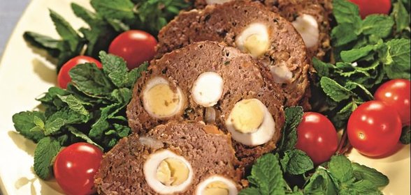 Мясной рулет с перепелиными яйцами