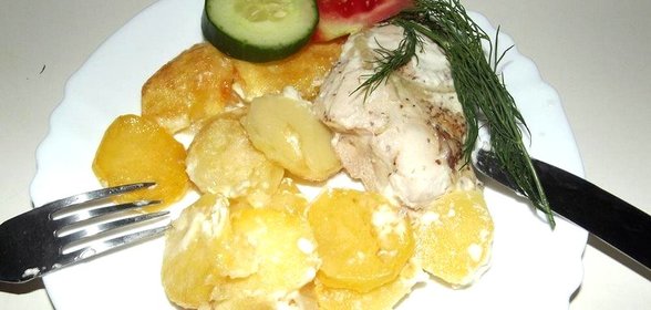 Запеченная курочка с картофелем под майонезно-сырной корочкой