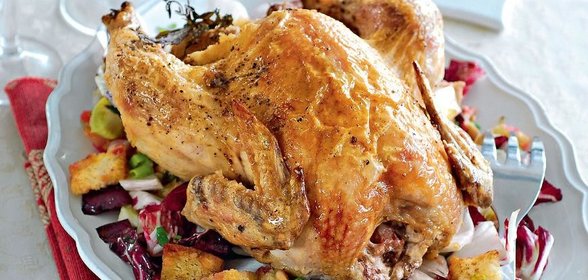 Запеченная курица с хлебным гарниром
