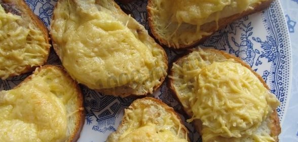 Горячие бутерброды с рыбным филе и сыром