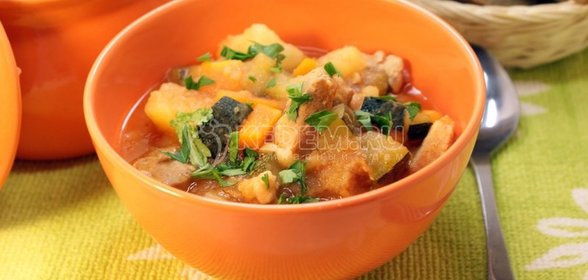 Овощное рагу с кабачками цукини