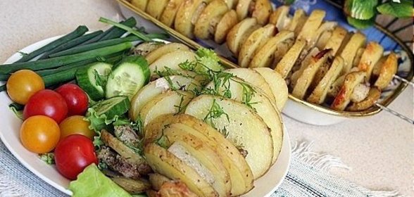 Кебаб из молодого картофеля в духовке
